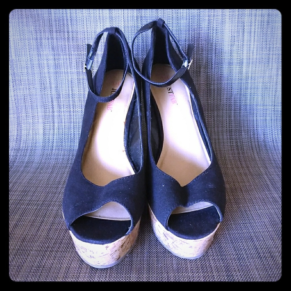 NWOT black platform wedges